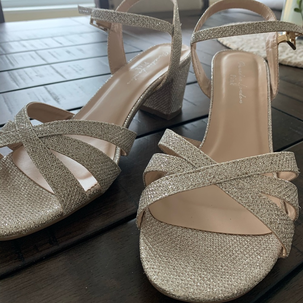 NEVER WORN gold/champagne sparkly chunky heel shoe